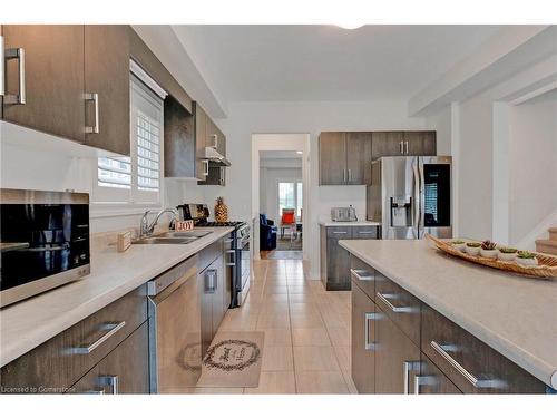 4307 Willick Road, Niagara Falls, ON - Indoor Photo Showing Kitchen With Stainless Steel Kitchen With Double Sink