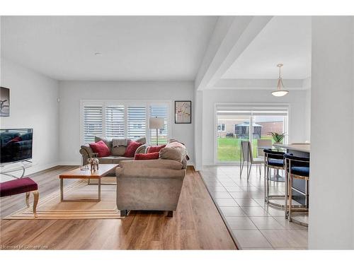 4307 Willick Road, Niagara Falls, ON - Indoor Photo Showing Living Room