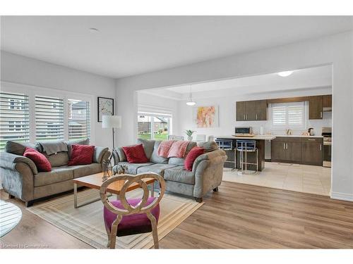 4307 Willick Road, Niagara Falls, ON - Indoor Photo Showing Living Room