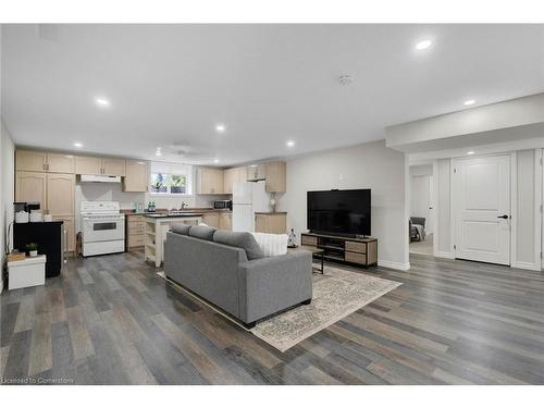 8037 Springwater Road, Aylmer, ON - Indoor Photo Showing Living Room