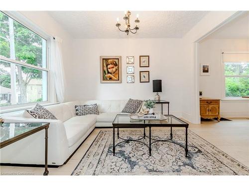 30 Rich Avenue, Cambridge, ON - Indoor Photo Showing Living Room