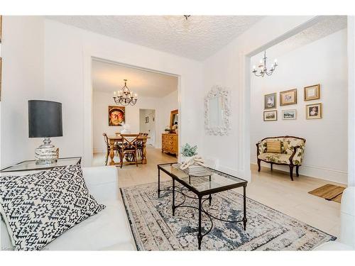 30 Rich Avenue, Cambridge, ON - Indoor Photo Showing Living Room