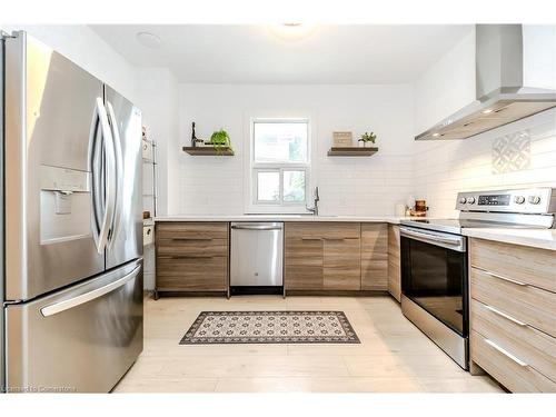 30 Rich Avenue, Cambridge, ON - Indoor Photo Showing Kitchen