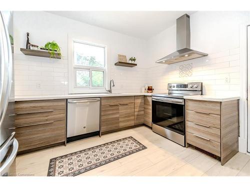 30 Rich Avenue, Cambridge, ON - Indoor Photo Showing Kitchen