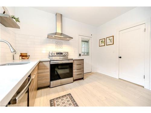 30 Rich Avenue, Cambridge, ON - Indoor Photo Showing Kitchen