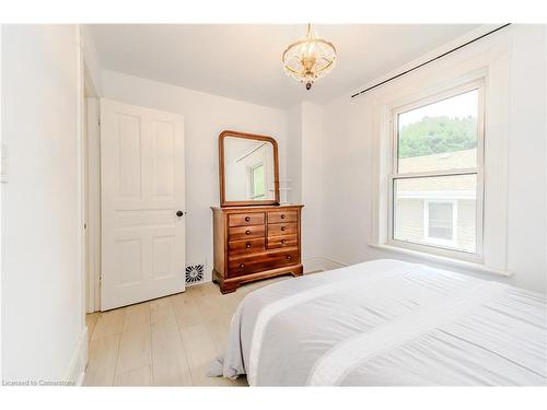 30 Rich Avenue, Cambridge, ON - Indoor Photo Showing Bedroom