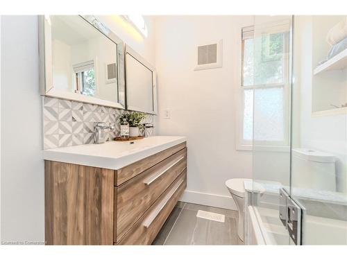 30 Rich Avenue, Cambridge, ON - Indoor Photo Showing Bathroom