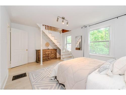 30 Rich Avenue, Cambridge, ON - Indoor Photo Showing Bedroom