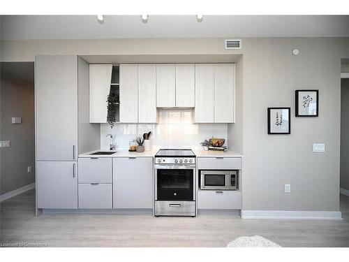 1103-3883 Quartz Road, Mississauga, ON - Indoor Photo Showing Kitchen