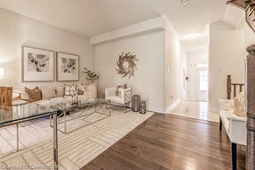 7 Snelgrove Crescent, Barrie, ON - Indoor Photo Showing Living Room