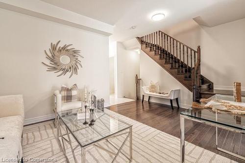 7 Snelgrove Crescent, Barrie, ON - Indoor Photo Showing Living Room