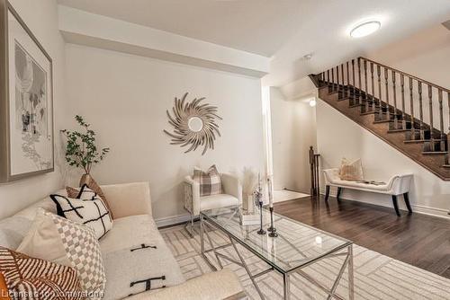 7 Snelgrove Crescent, Barrie, ON - Indoor Photo Showing Living Room