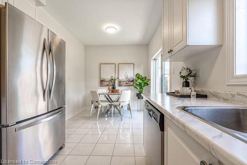 7 Snelgrove Crescent, Barrie, ON - Indoor Photo Showing Kitchen