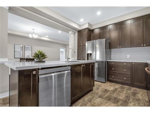 152 Cittadella Boulevard, Hamilton, ON - Indoor Photo Showing Kitchen With Upgraded Kitchen