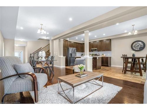 152 Cittadella Boulevard, Hamilton, ON - Indoor Photo Showing Living Room