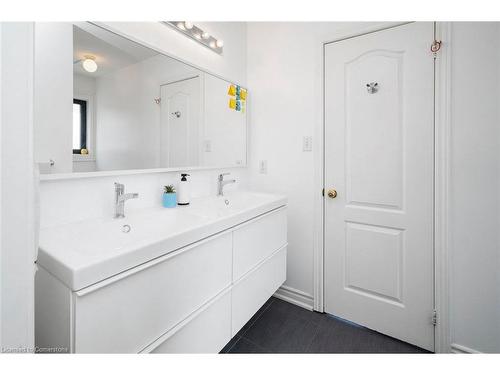 23 North Ridge Crescent, Georgetown, ON - Indoor Photo Showing Bathroom