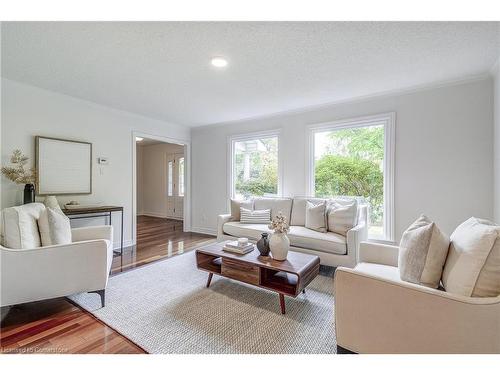 1296 Cermel Drive, Mississauga, ON - Indoor Photo Showing Living Room