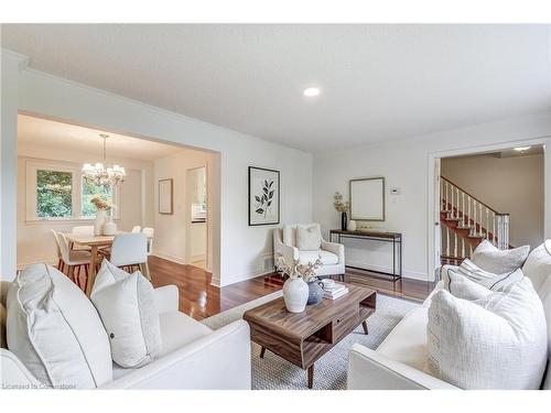 1296 Cermel Drive, Mississauga, ON - Indoor Photo Showing Living Room