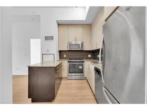 105-85 Duke Street West Street, Kitchener, ON - Indoor Photo Showing Kitchen