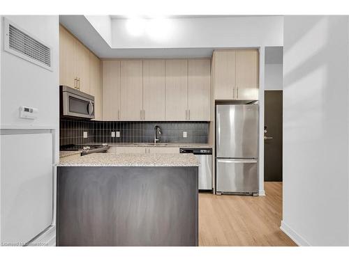 105-85 Duke Street West Street, Kitchener, ON - Indoor Photo Showing Kitchen