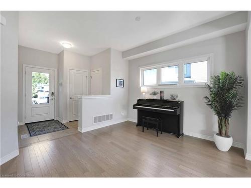 27 Overholt Drive, Thorold, ON - Indoor Photo Showing Other Room