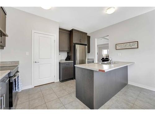 27 Overholt Drive, Thorold, ON - Indoor Photo Showing Kitchen