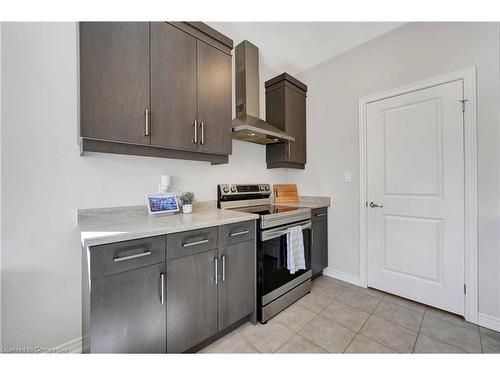 27 Overholt Drive, Thorold, ON - Indoor Photo Showing Kitchen