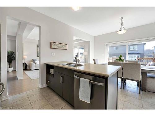 27 Overholt Drive, Thorold, ON - Indoor Photo Showing Kitchen With Double Sink