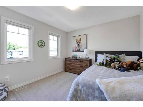 27 Overholt Drive, Thorold, ON - Indoor Photo Showing Bedroom