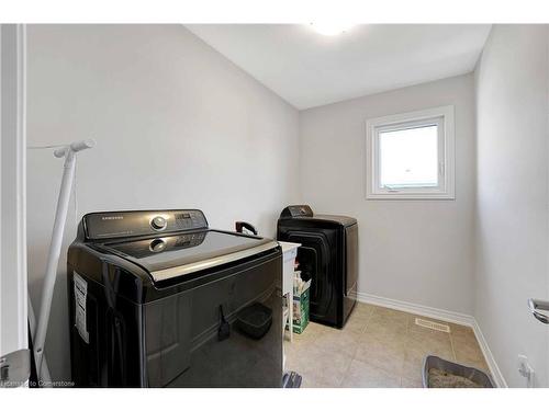 27 Overholt Drive, Thorold, ON - Indoor Photo Showing Laundry Room