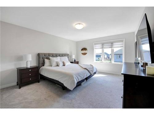 27 Overholt Drive, Thorold, ON - Indoor Photo Showing Bedroom