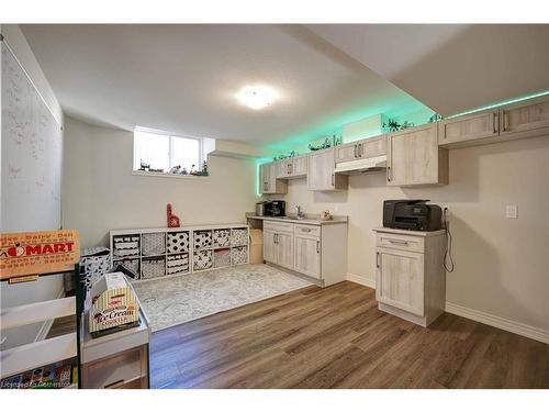 27 Overholt Drive, Thorold, ON - Indoor Photo Showing Kitchen