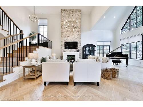 501 Rattray Park Drive, Mississauga, ON - Indoor Photo Showing Living Room With Fireplace