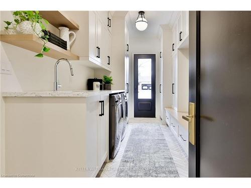 501 Rattray Park Drive, Mississauga, ON - Indoor Photo Showing Kitchen