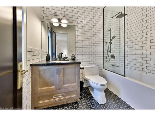 501 Rattray Park Drive, Mississauga, ON - Indoor Photo Showing Bathroom