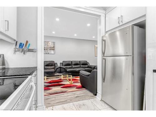 360 Kerswell Drive, Richmond Hill, ON - Indoor Photo Showing Kitchen