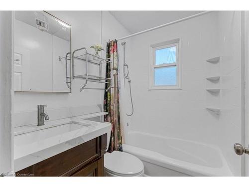 360 Kerswell Drive, Richmond Hill, ON - Indoor Photo Showing Bathroom