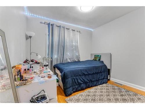 360 Kerswell Drive, Richmond Hill, ON - Indoor Photo Showing Bedroom