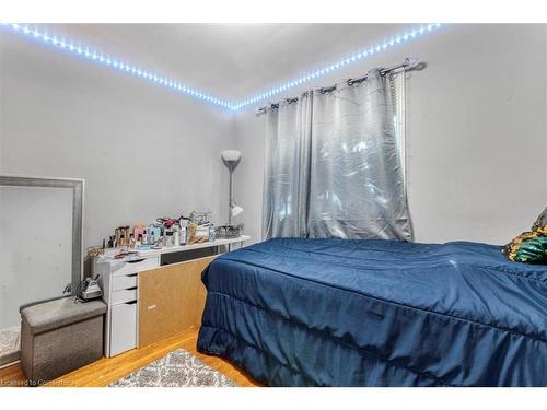 360 Kerswell Drive, Richmond Hill, ON - Indoor Photo Showing Bedroom