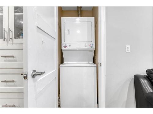 360 Kerswell Drive, Richmond Hill, ON - Indoor Photo Showing Laundry Room