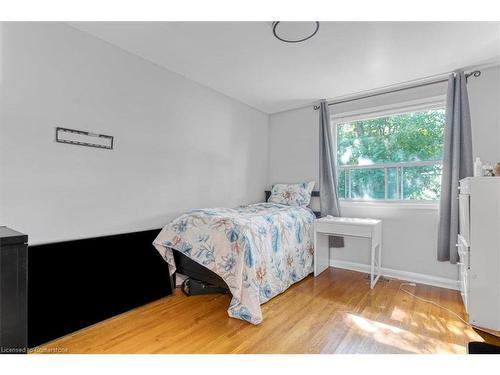 360 Kerswell Drive, Richmond Hill, ON - Indoor Photo Showing Bedroom