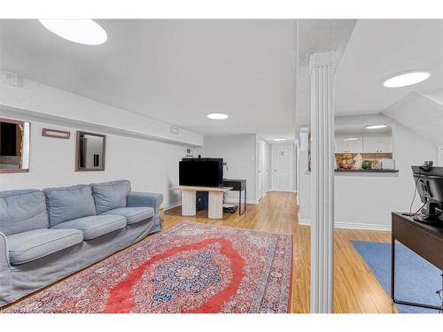 360 Kerswell Drive, Richmond Hill, ON - Indoor Photo Showing Living Room