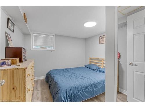 360 Kerswell Drive, Richmond Hill, ON - Indoor Photo Showing Bedroom