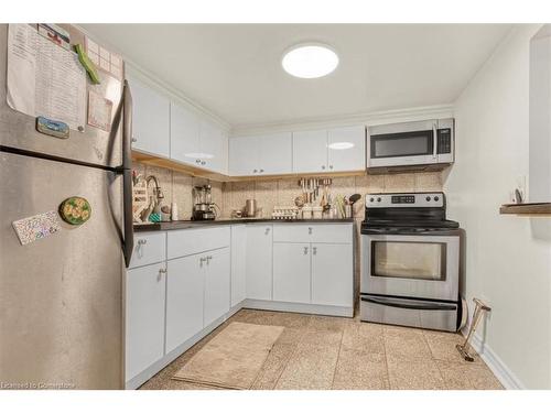 360 Kerswell Drive, Richmond Hill, ON - Indoor Photo Showing Kitchen