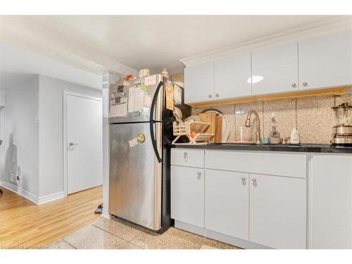 360 Kerswell Drive, Richmond Hill, ON - Indoor Photo Showing Kitchen