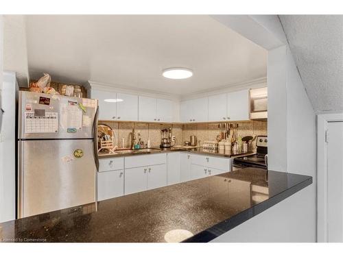 360 Kerswell Drive, Richmond Hill, ON - Indoor Photo Showing Kitchen