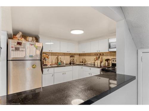 360 Kerswell Drive, Richmond Hill, ON - Indoor Photo Showing Kitchen