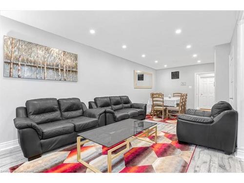 360 Kerswell Drive, Richmond Hill, ON - Indoor Photo Showing Living Room