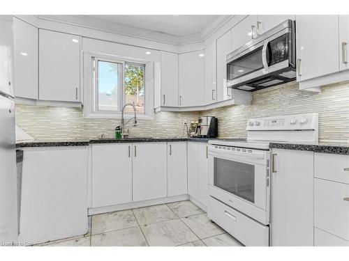 360 Kerswell Drive, Richmond Hill, ON - Indoor Photo Showing Kitchen