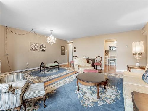 1403-61 Richview Road, Toronto, ON - Indoor Photo Showing Living Room